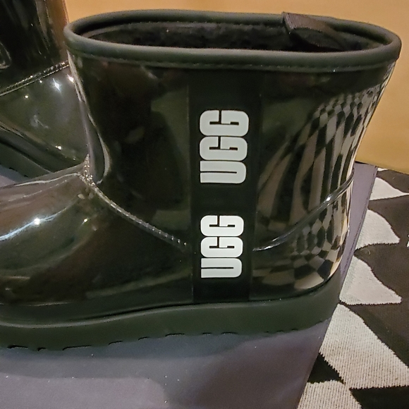 Waterproof boots - Picture 2 of 9